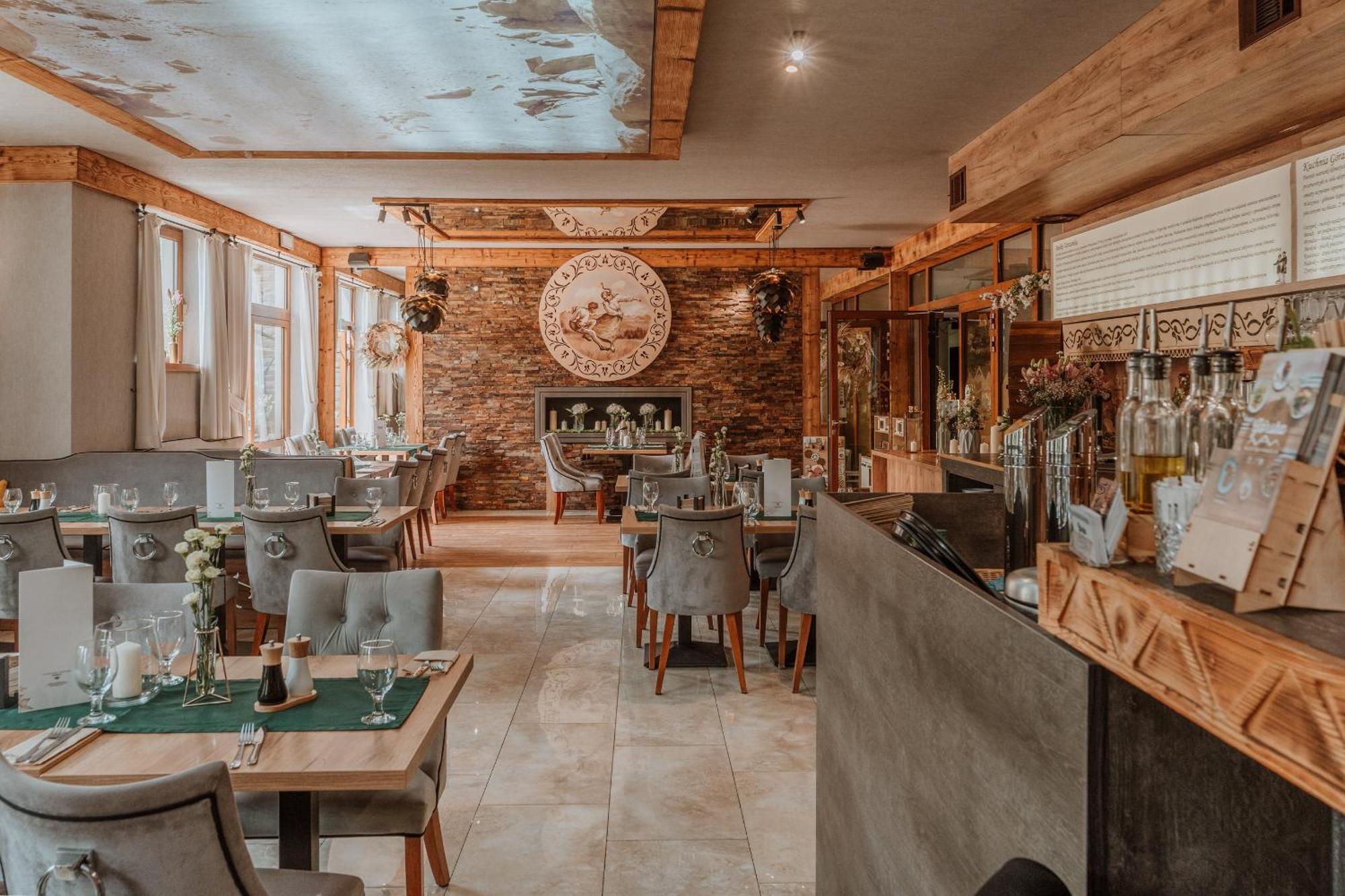 Aparthotel Goralski Spa & Restaurant เบียลกาตัทร์ชันสกา ภายนอก รูปภาพ